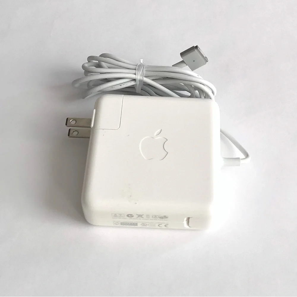 Apple White MagSafe Power Adapter with Attached Cable 7cmX7cm.